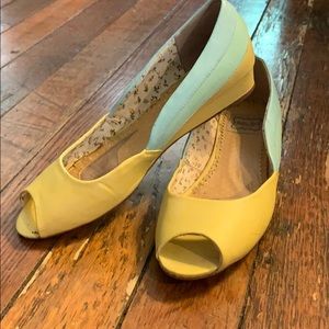 Retro yellow peep toe short wedges